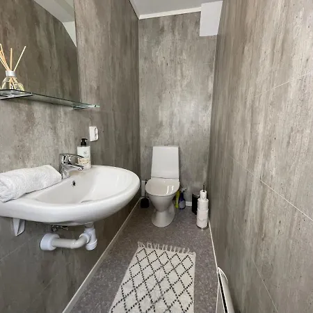 Central At Bertis Ap 9 Generous Rooftop Terrace Apartment *